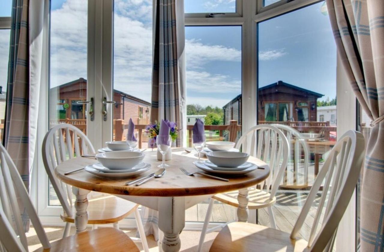Stunning 3-Bed Hot Tub Lodge Northumberland Felton  Extérieur photo